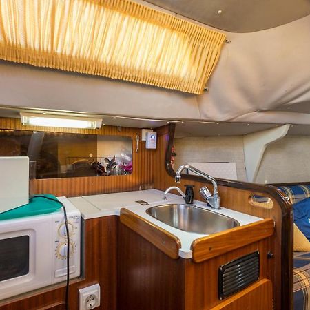 Pequeno Velero En Port Forum Ideal Para Backpackers Сант Адриа де Бесос Екстериор снимка