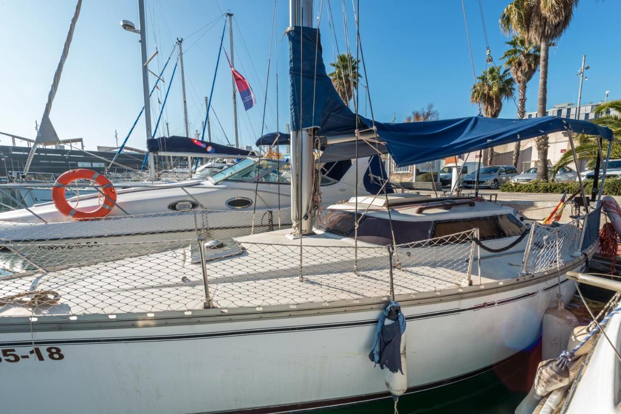 Pequeno Velero En Port Forum Ideal Para Backpackers Сант Адриа де Бесос Екстериор снимка