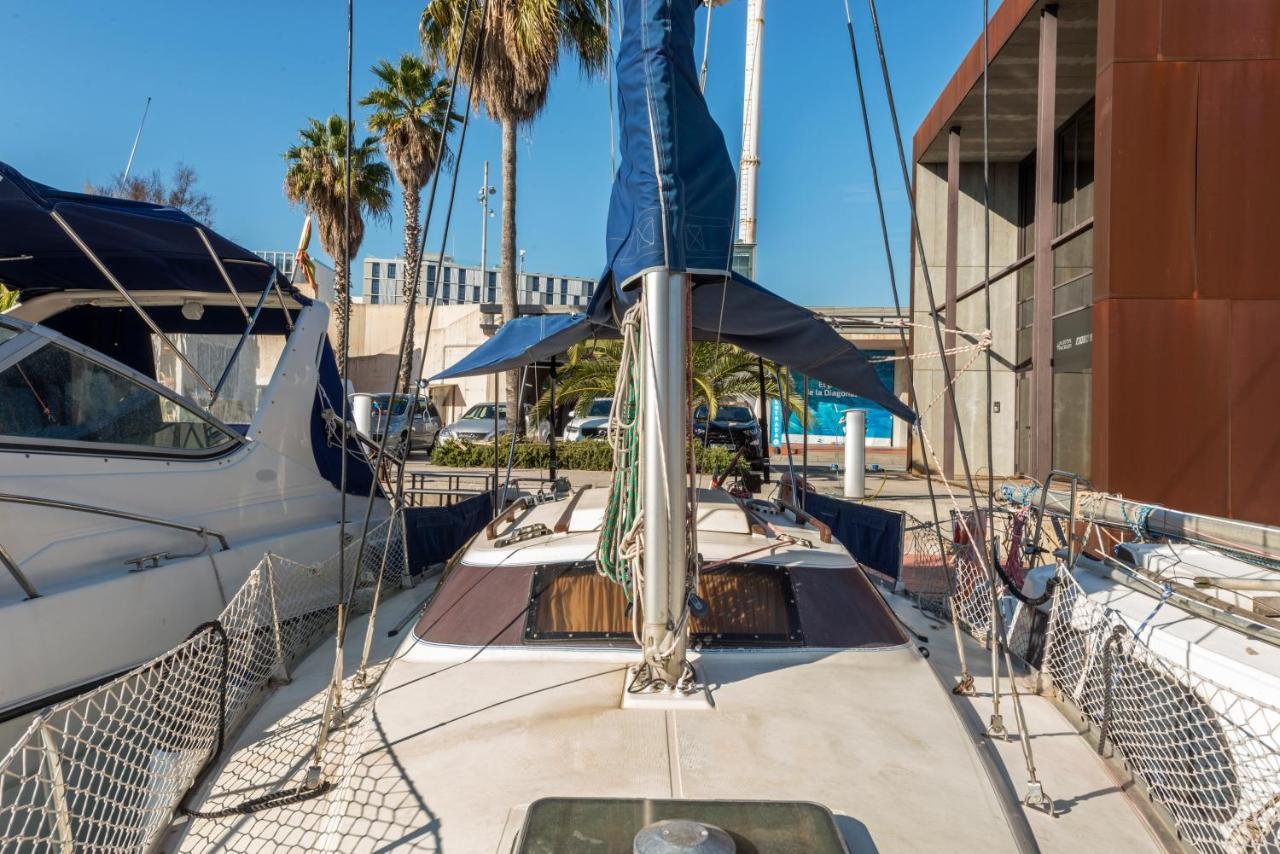 Pequeno Velero En Port Forum Ideal Para Backpackers Сант Адриа де Бесос Екстериор снимка
