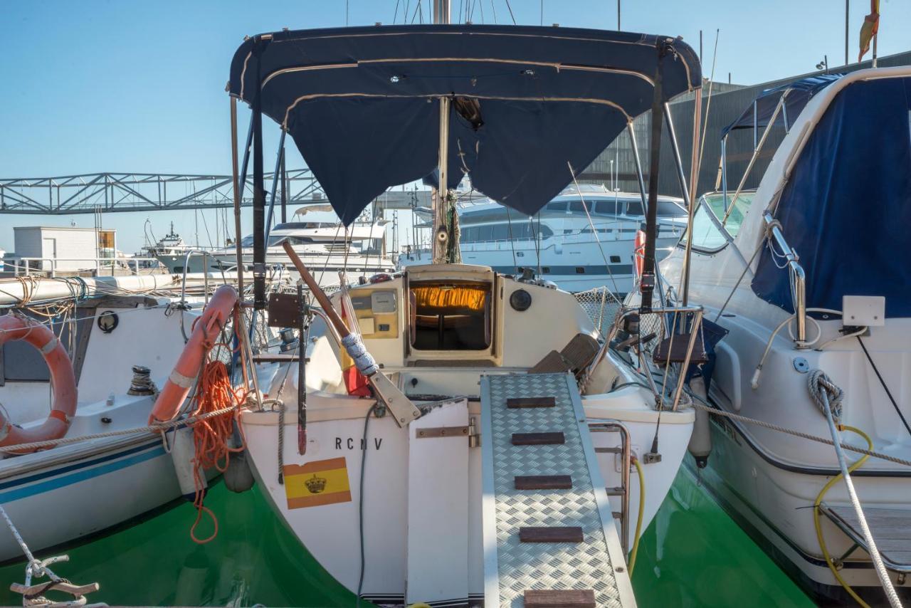 Pequeno Velero En Port Forum Ideal Para Backpackers Сант Адриа де Бесос Екстериор снимка