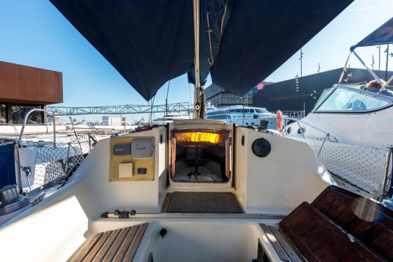 Pequeno Velero En Port Forum Ideal Para Backpackers Сант Адриа де Бесос Екстериор снимка